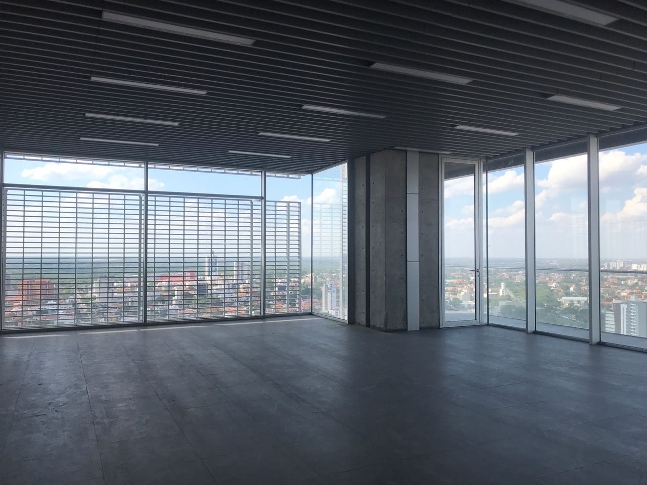 Oficina en Equipetrol en Santa Cruz de la Sierra 2 dormitorios 2 baños 2 parqueos Foto 7