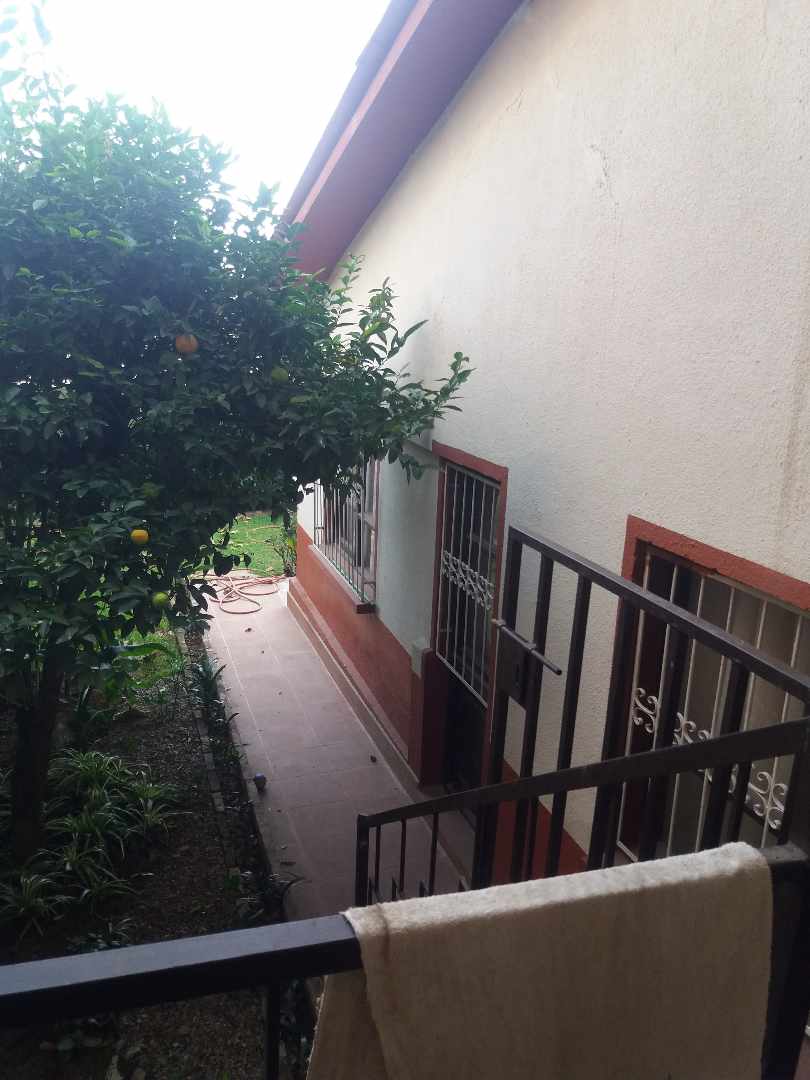 Casa en Aranjuez en Cochabamba 8 dormitorios 4 baños 3 parqueos Foto 8