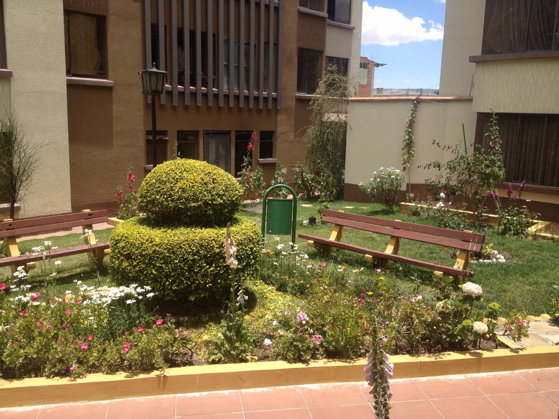 Departamento en Cota Cota en La Paz 4 dormitorios 3 baños 1 parqueos Foto 4