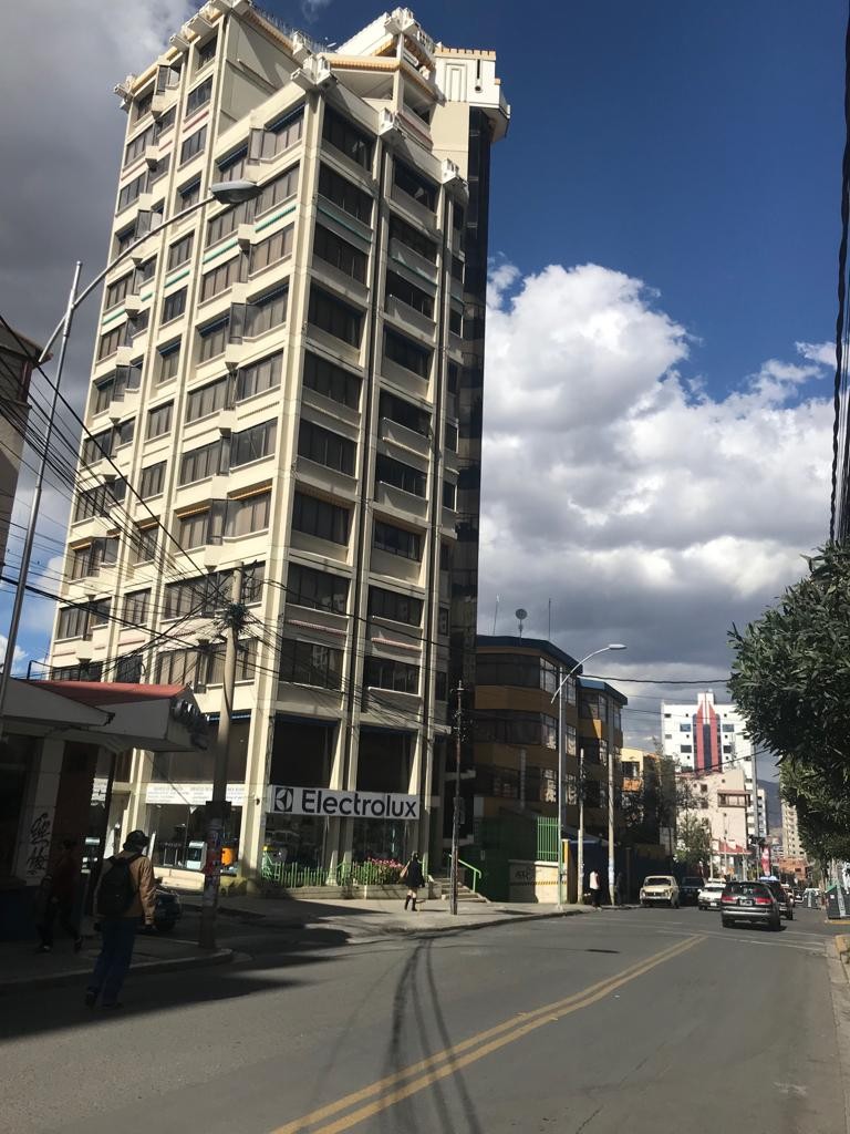 En Alquiler a $us 2,200 Foto 1