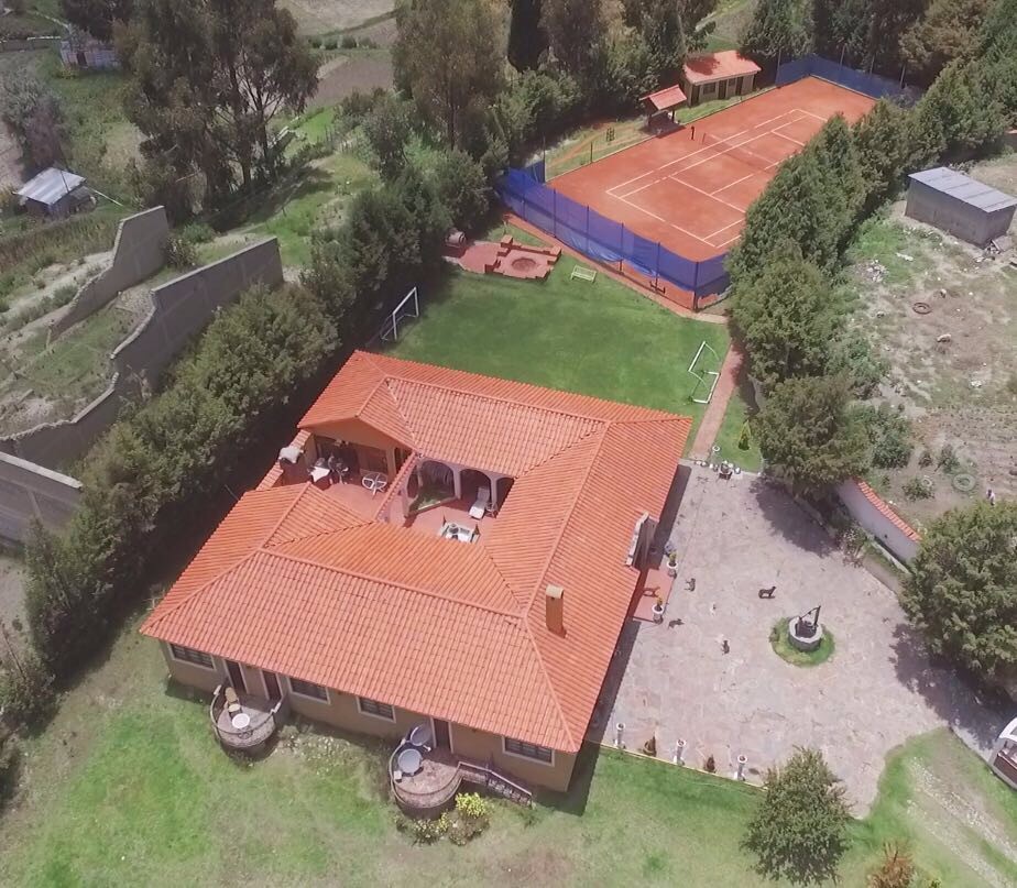 Casa en Achocalla en La Paz 3 dormitorios 5 baños 6 parqueos Foto 1