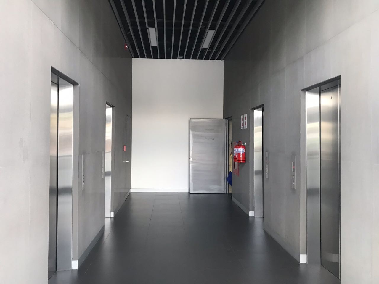 Oficina en Equipetrol en Santa Cruz de la Sierra 2 dormitorios 2 baños 2 parqueos Foto 5