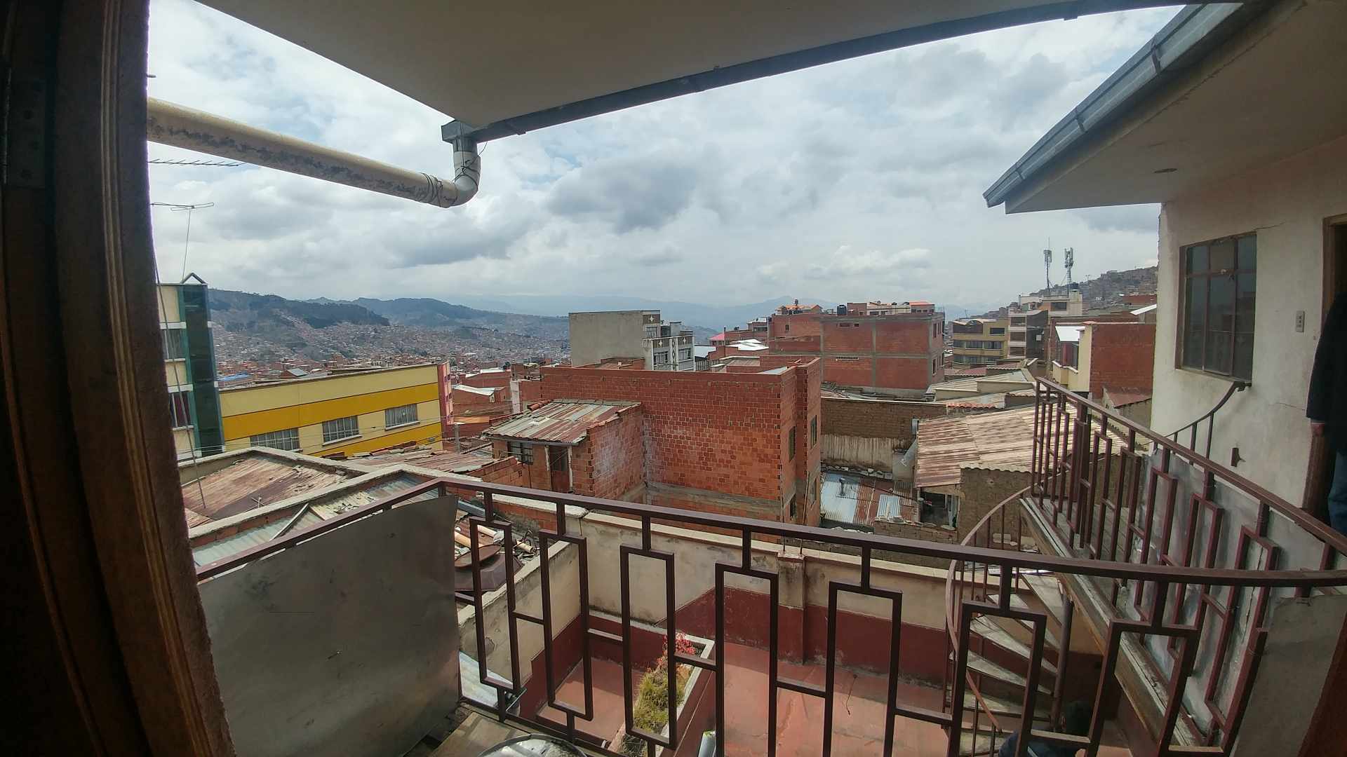 Casa en VentaCalle Mariscal de Zepita Nro. 730 de la zona La Portada  de la ciudad de La Paz. 10 dormitorios 2 baños 1 parqueos Foto 3