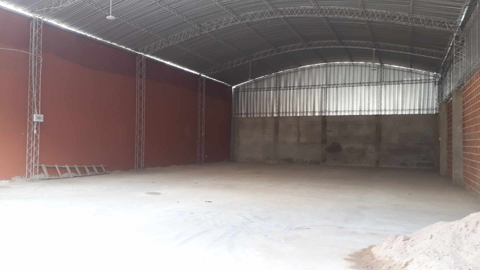 Galpón en AlquilerDOBLE VIA LA GUARDIA 4TO ANILLO    Foto 2