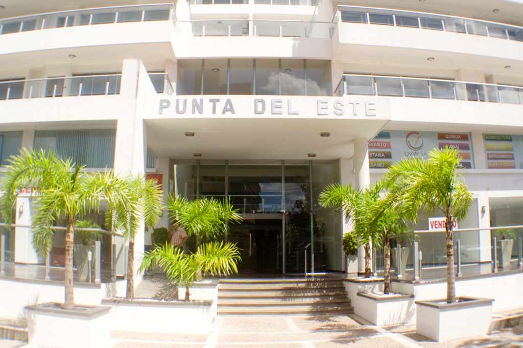 Departamento en AlquilerDepartamento 3 dormitorios en Edificio Punta del Este Foto 1