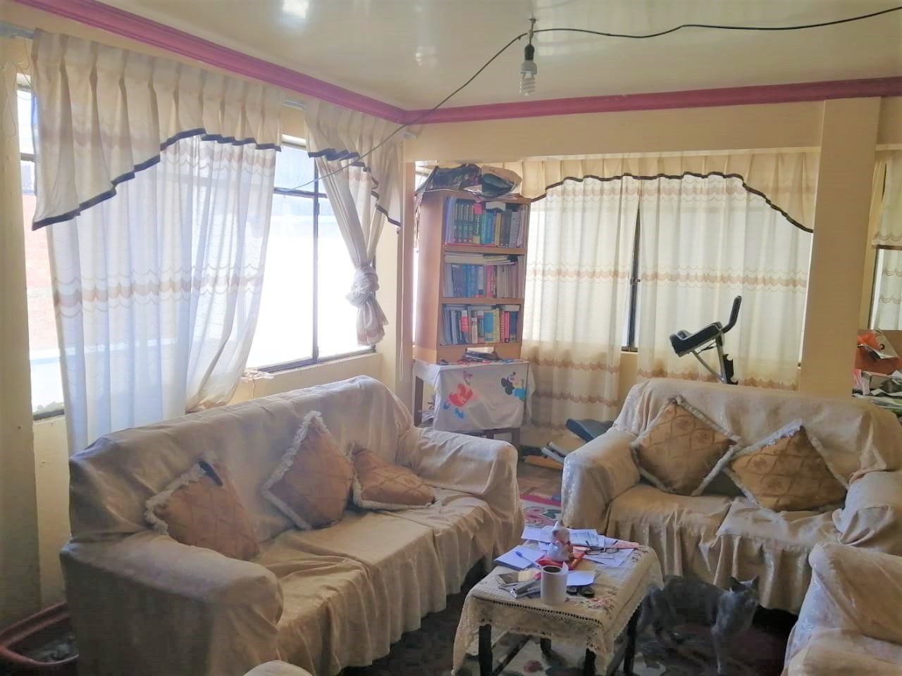 Casa en El Tejar en La Paz 12 dormitorios 6 baños 2 parqueos Foto 3