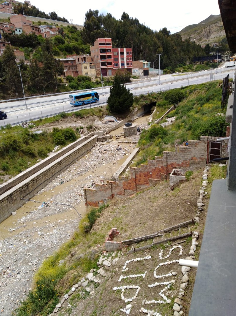 Galpón en VentaACHACHICALA (Pura Pura) LA PAZ - BOLIVIA 
Plena conjunción de Autopista La Paz - El Alto con Av. Chacaltaya 50 dormitorios 100 baños 30 parqueos Foto 17