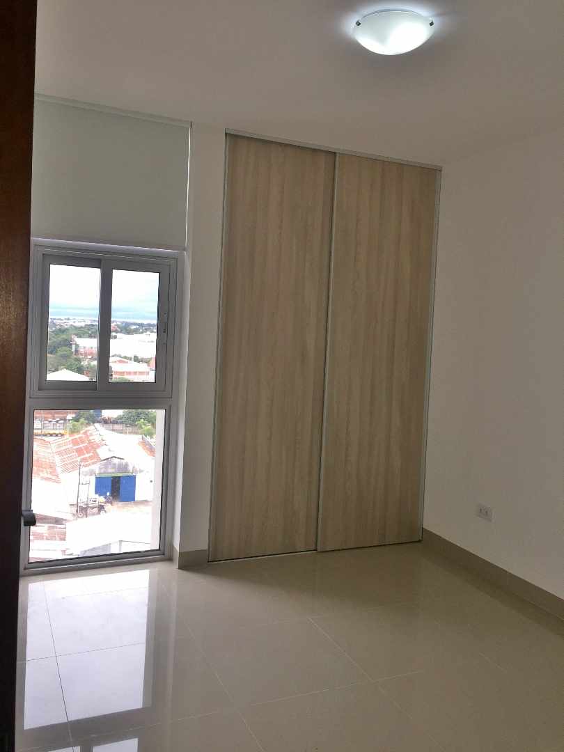 Departamento en Entre 6to y 7mo anillo Norte en Santa Cruz de la Sierra 3 dormitorios 2 baños  Foto 14