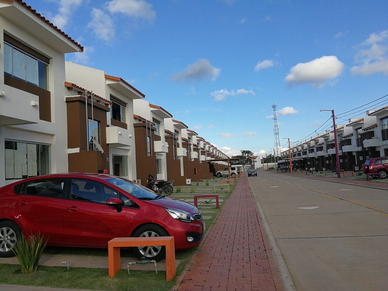 Casa en Entre 7mo y 8vo anillo Norte en Santa Cruz de la Sierra 3 dormitorios 3 baños 2 parqueos Foto 1