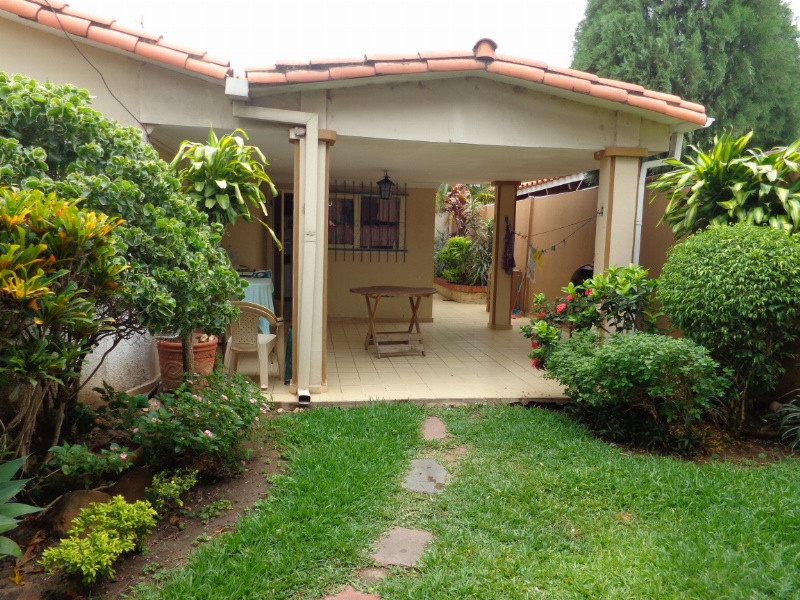 Casa en VentaAV. BENI BARRIO HAMACAS CASA EN VENTA  5 dormitorios 4 baños 2 parqueos Foto 6