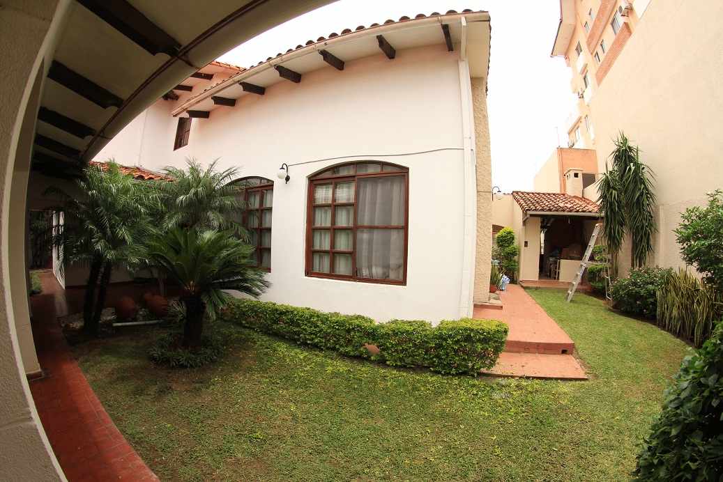 Casa en Barrio Urbari en Santa Cruz de la Sierra 4 dormitorios 4 baños 4 parqueos Foto 12