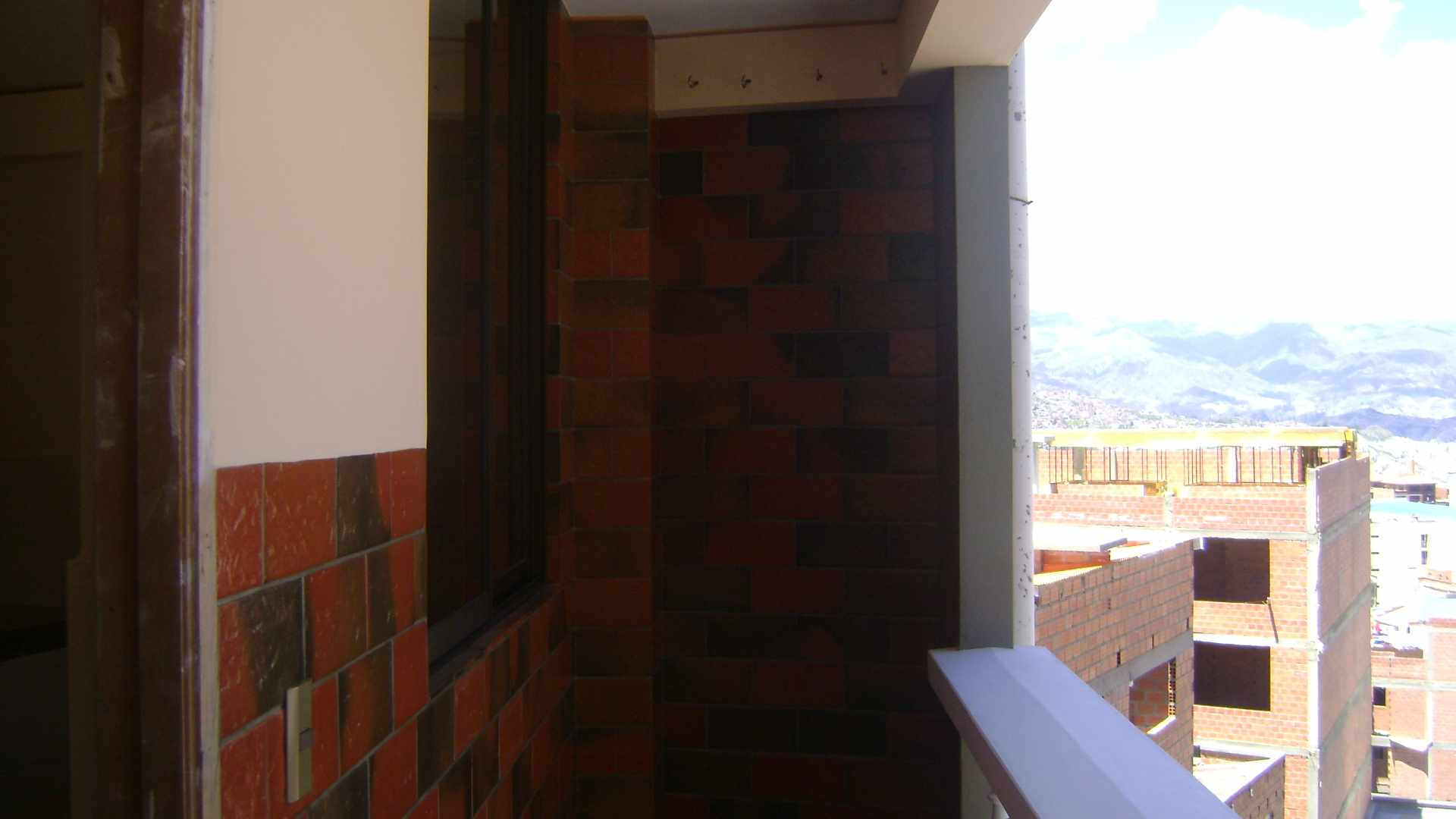Departamento en Tembladerani en La Paz 3 dormitorios 2 baños  Foto 4