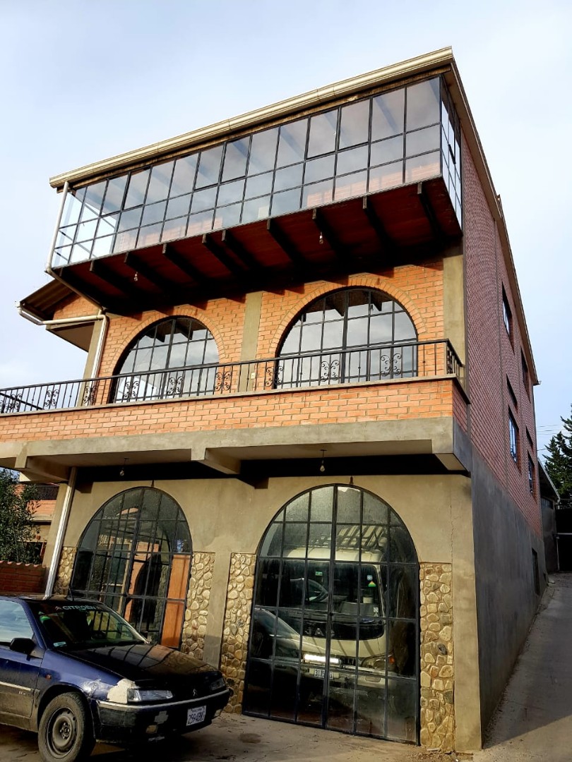 Casa en AlquilerHERMOSA  CASA  ALQUILER ZONA  JUPAPINA Foto 1