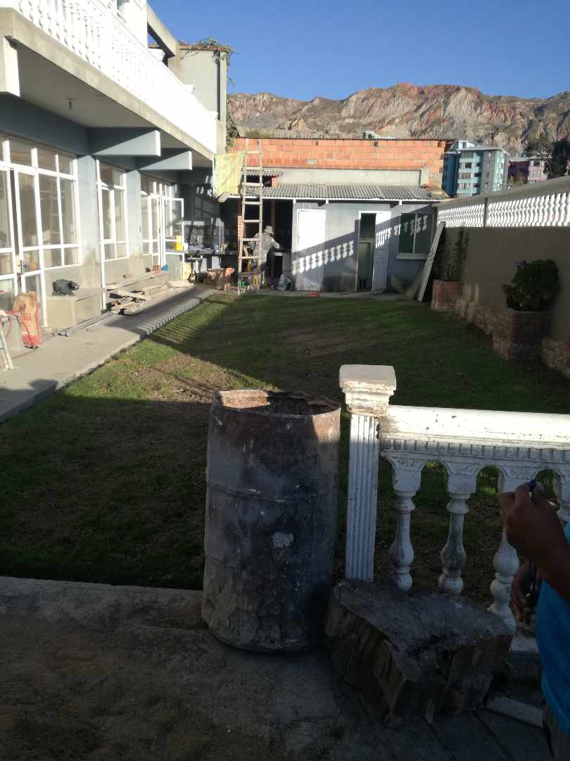 Casa en Los Pinos en La Paz 10 dormitorios 5 baños 3 parqueos Foto 2