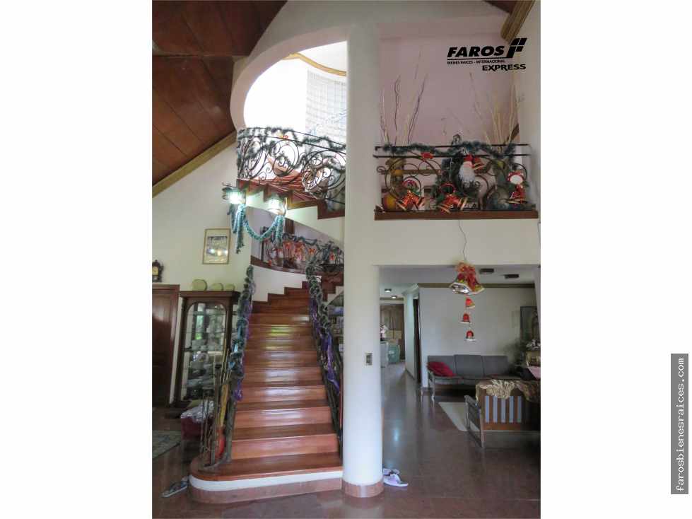 Casa en Villa Busch en Cochabamba 5 dormitorios 4 baños 18 parqueos Foto 8