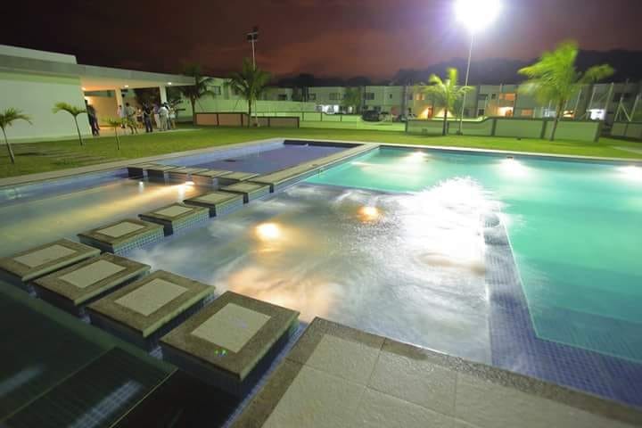 Casa en VentaZona Norte; Exclusivo Condominio 3 dormitorios 4 baños 2 parqueos Foto 9
