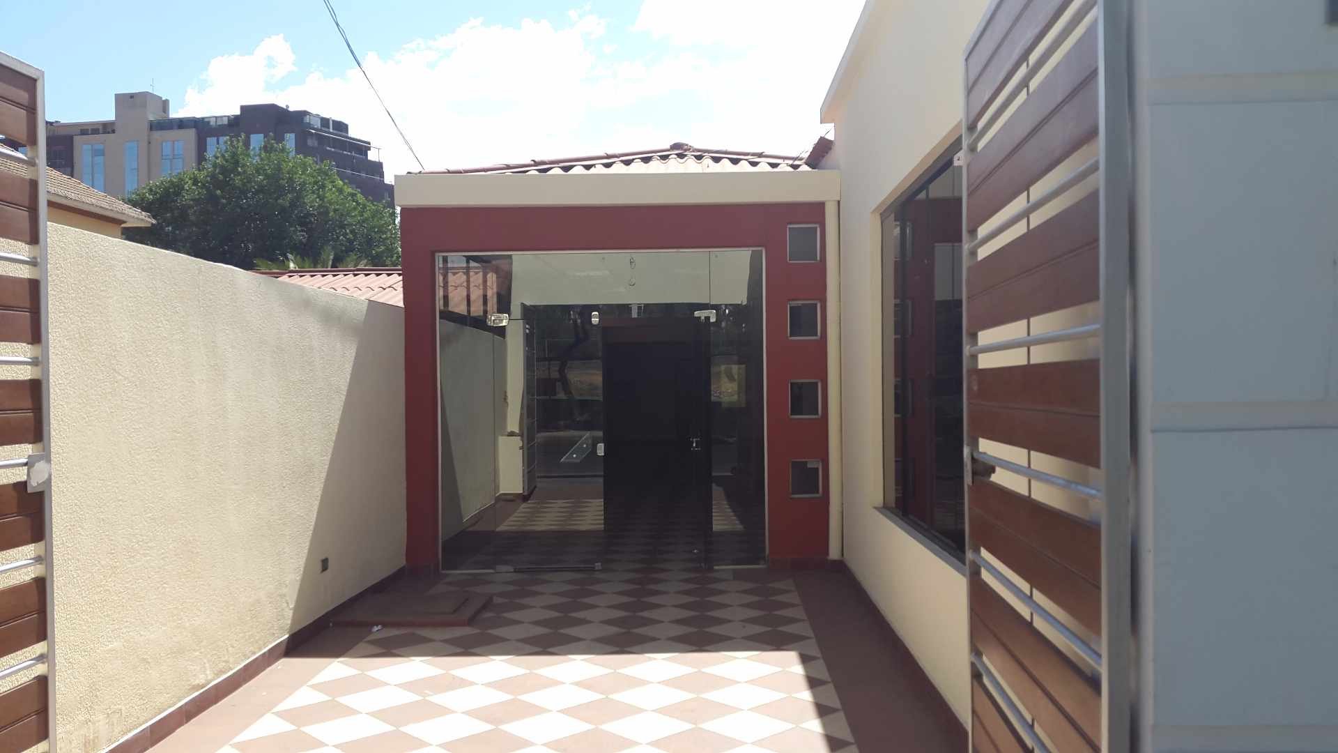 Casa Av. Oblitas #279 entre Pasaje Eliodoro Camacho y Av. Villaroel Foto 1