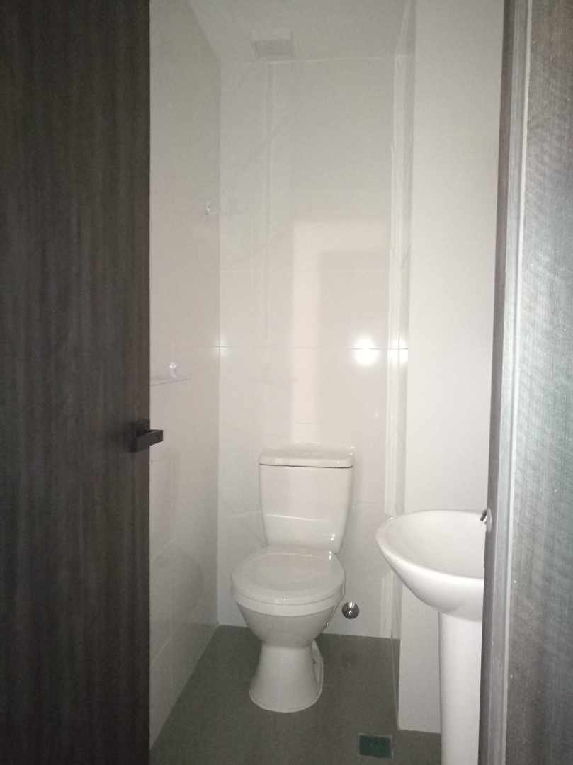 Oficina en AlquilerAv. Beni, entre 1er y 2do anillo, N°147, Edificio Oficentro 1 dormitorios 1 baños 1 parqueos Foto 3