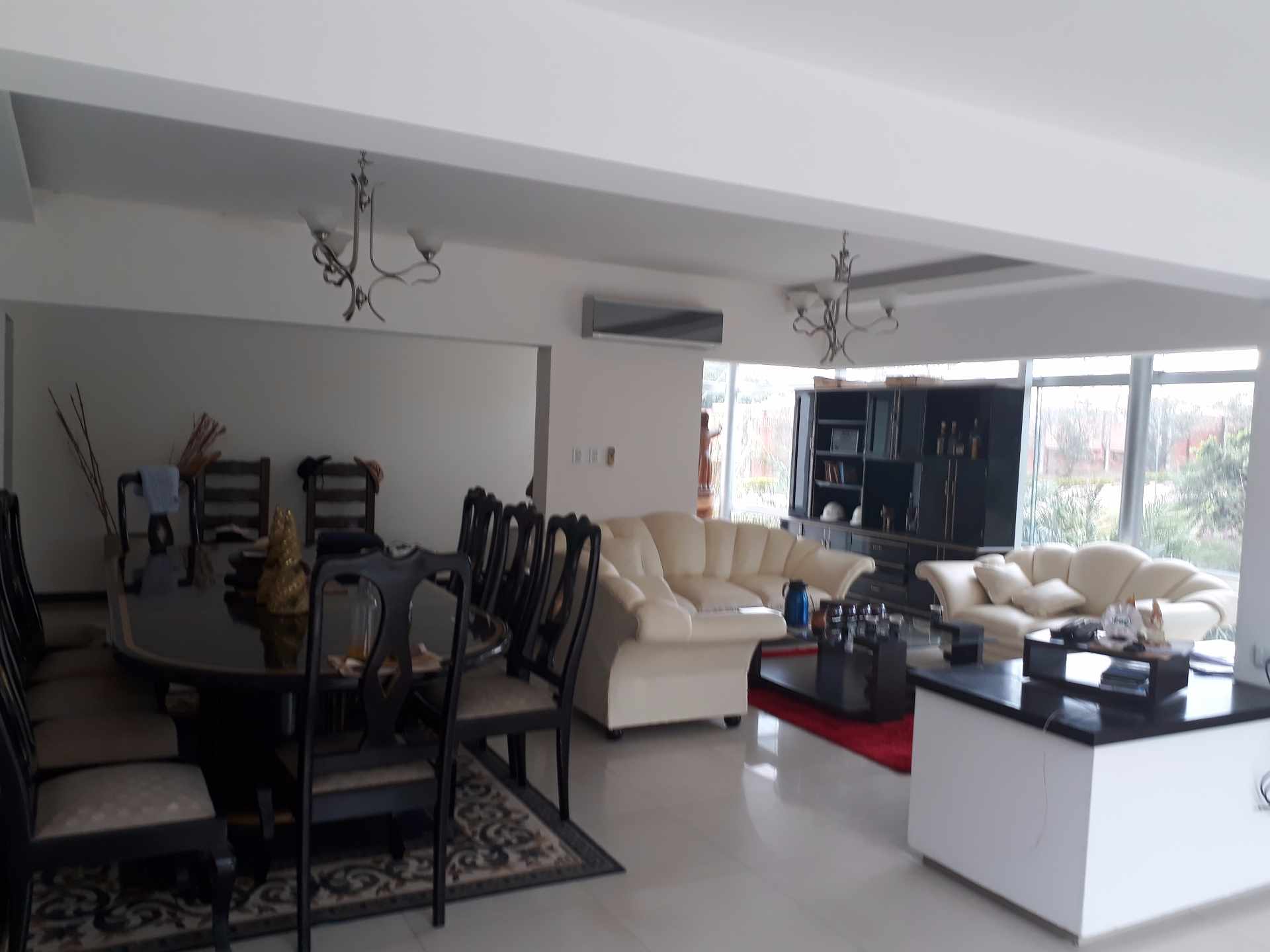 Casa en Urubó en Santa Cruz de la Sierra 5 dormitorios 5 baños 2 parqueos Foto 3