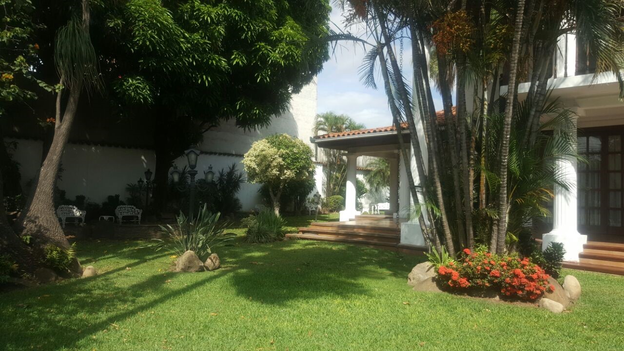 Casa en Entre 2do y 3er anillo Este en Santa Cruz de la Sierra 4 dormitorios 5 baños 3 parqueos Foto 10