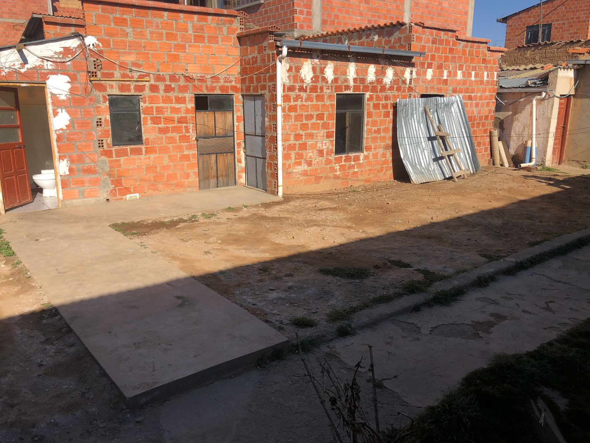 Casa en 16 de Julio en El Alto 2 dormitorios 2 baños 8 parqueos Foto 3