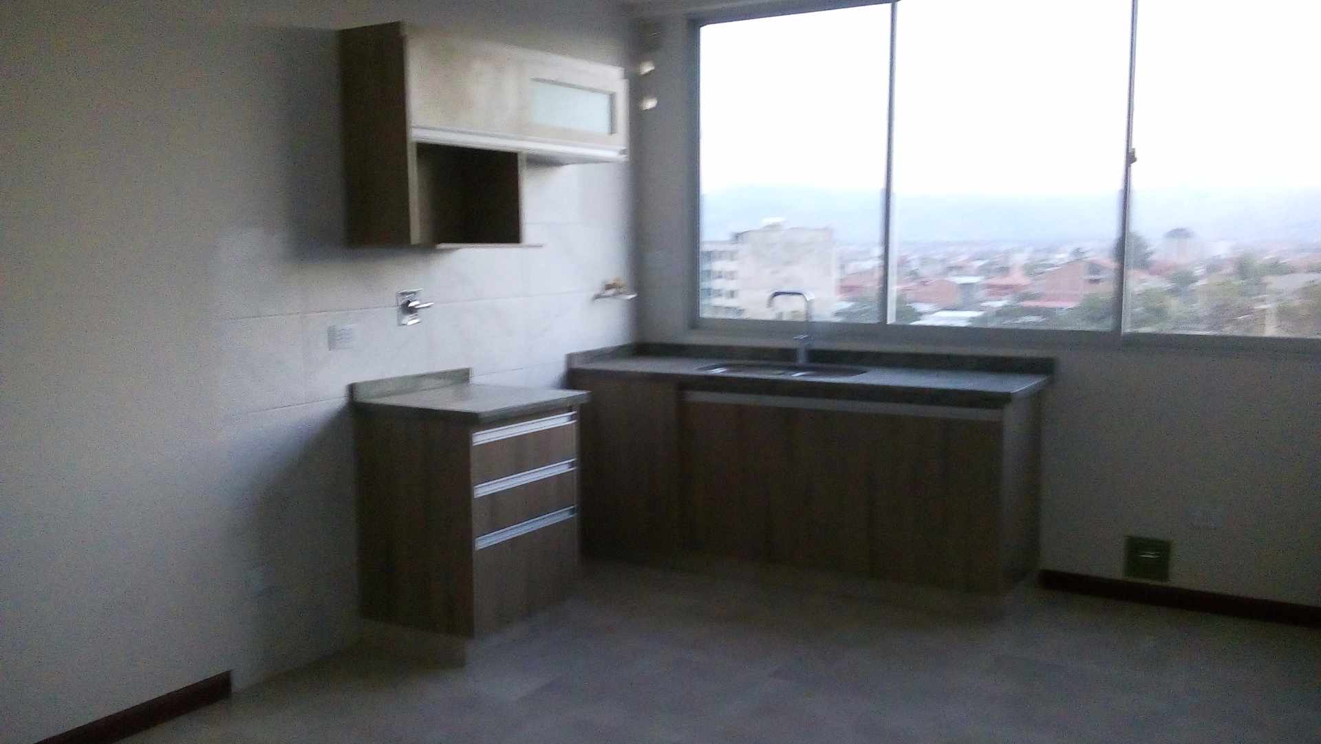 Departamento en VentaZona norte condebamba, entre la Av. Simon Lopez y calle Inca Roca, a media cuadra del mercadito 10 de febrero y a una cuadra de los bancos Union, Mercantil Santa y Cruz y otros, asi mismo a una cuadra de ferreterias y snaks. 2 dormitorios 1 baños 1 parqueos Foto 4