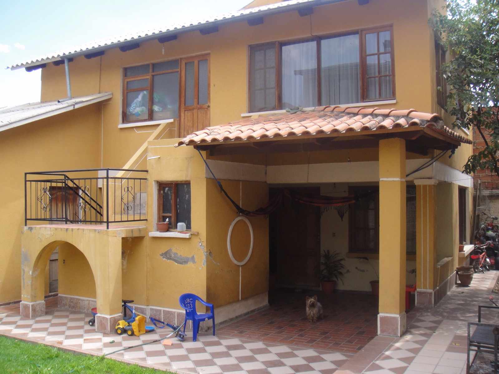 Casa en Cala Cala en Cochabamba 5 dormitorios 4 baños 3 parqueos Foto 6