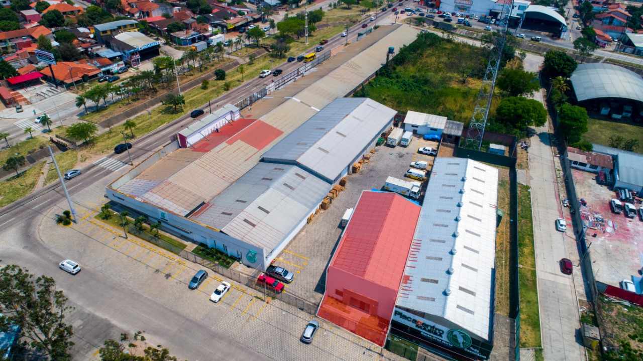 Galpón en AlquilerPROPIEDAD COMERCIAL EN ALQUILER 4TO ANILLO Y RADIAL 27 Foto 6