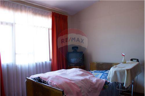 Casa en Muyurina en Cochabamba 5 dormitorios 2 baños 1 parqueos Foto 14