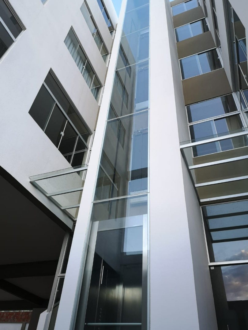 Departamento en VentaBarrio SENAC, Av. Héroes de la Tablada, 6 cuadras antes de Aldeas Infantiles. 3 dormitorios 2 baños 2 parqueos Foto 4