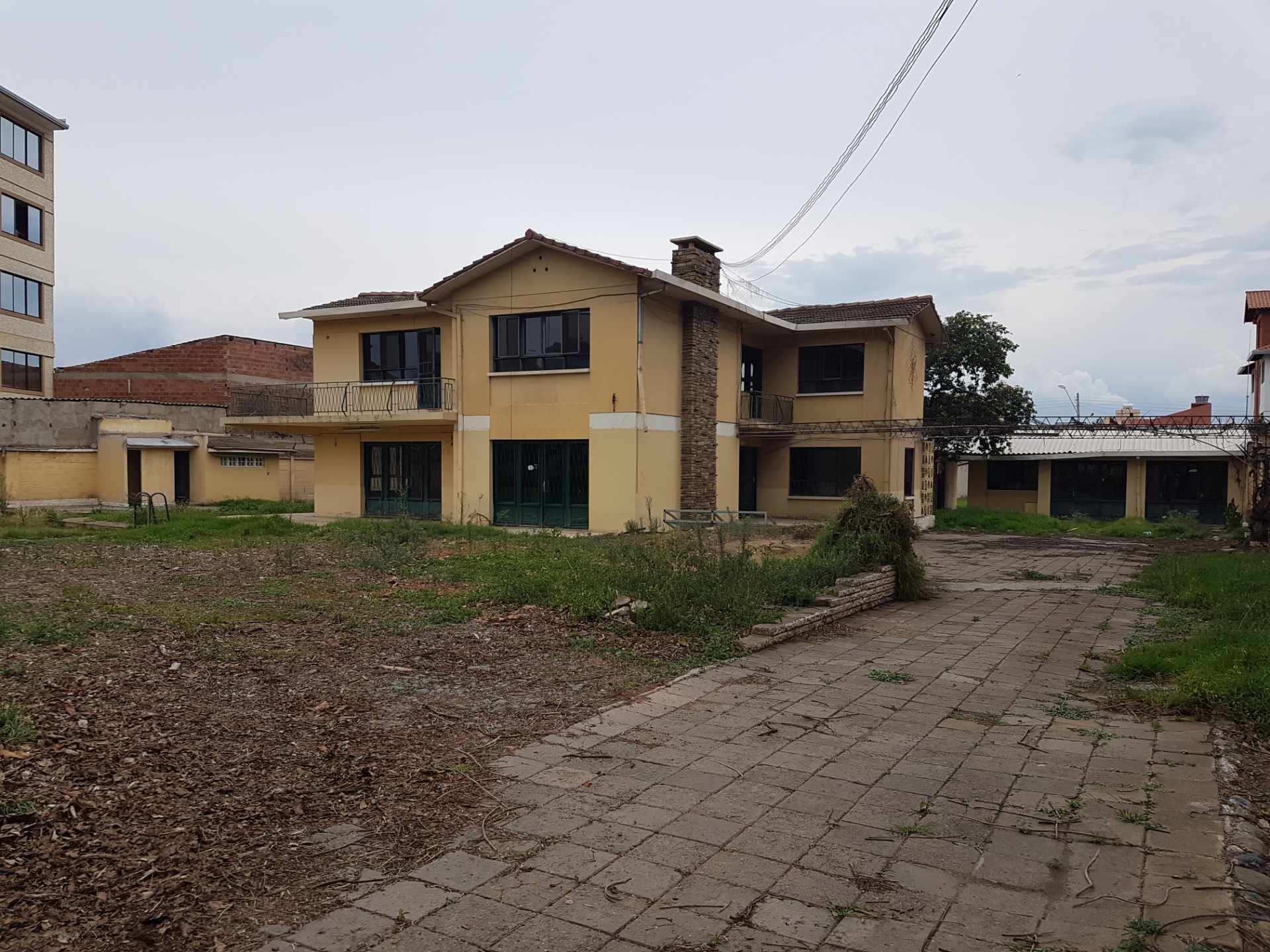 Terreno en VentaAv. Tadeo Haenke entre la Av. Perú y la calle Zoologico    Foto 4