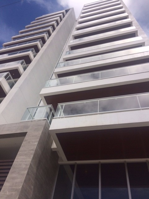 Departamento en VentaEdificio Puerto Madero, Calle los Claveles al lado de Sirari Suites zona de Equipetrol Foto 1