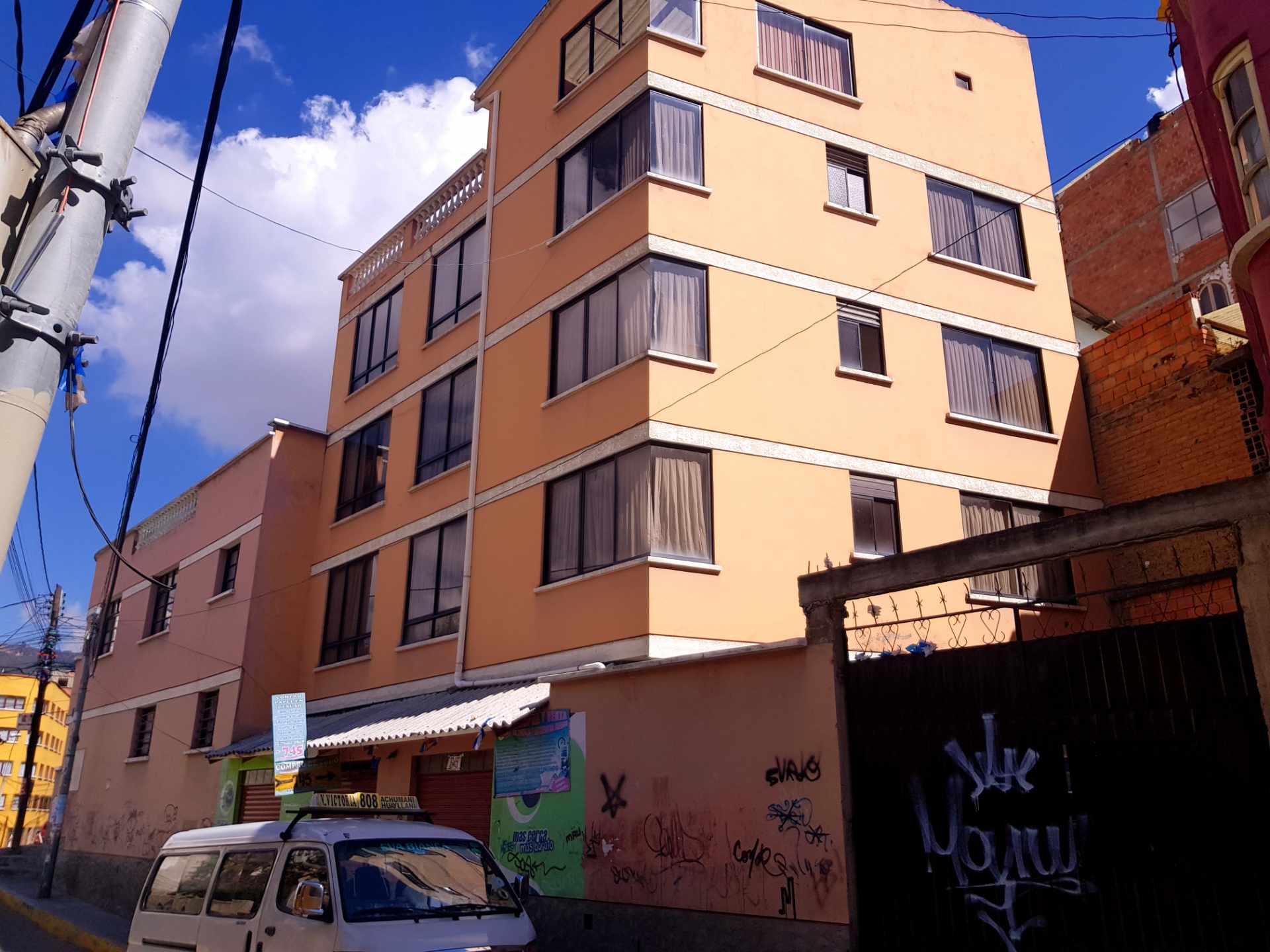 Casa Zona Norte, a una cuadra de la plaza Riosinhio y teleférico naranja. Foto 1