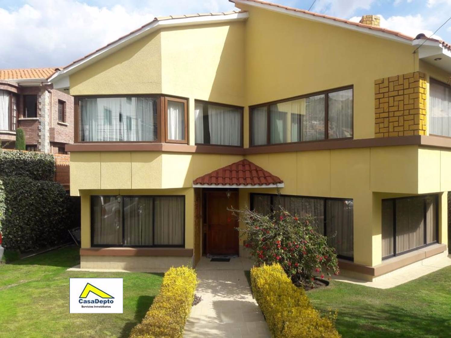 OFERTON !!! CASA EN VENTA EN ACHUMANI, LA PAZ, BOLIVIA  $us  330,000 [UC-153850]