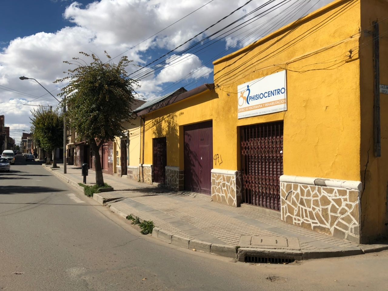 Casa en VentaFrente de la plaza la Plazuela La Rancheria, en la calle La Paz y tupiza,en la esquina sobre el callejon. 5 dormitorios 4 baños 2 parqueos Foto 1