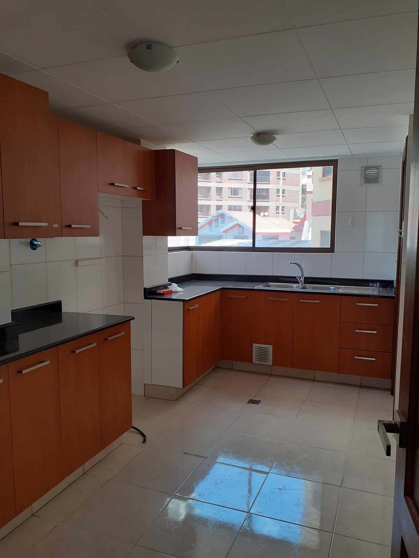 Departamento en AlquilerBelisario Salinas, zona Sopocachi cerca a la plaza avaroa 2 dormitorios 3 baños  Foto 3