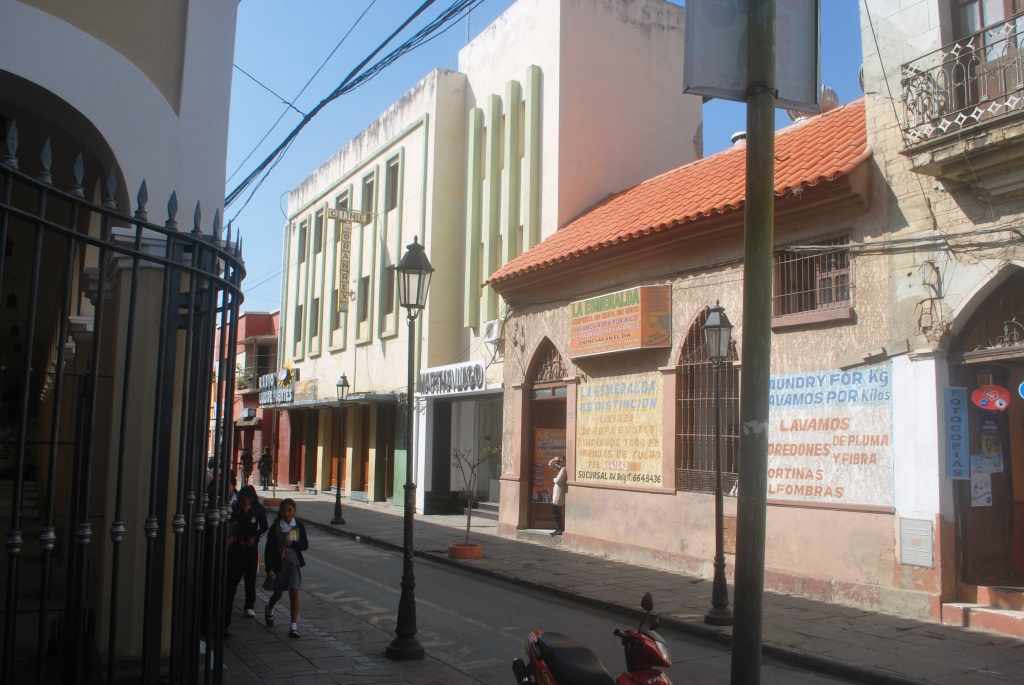 Local comercial en Centro en Tarija 1 dormitorios 1 baños  Foto 4