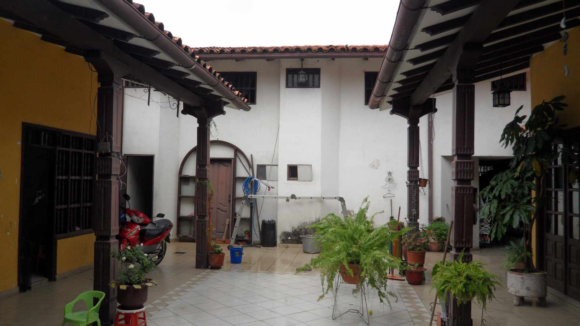 Casa en Centro en Santa Cruz de la Sierra 5 dormitorios 4 baños 2 parqueos Foto 5