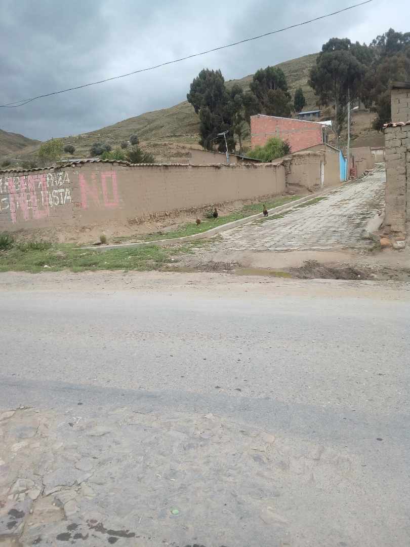 Casa Localidad de Huarina zona Masaya a media cuadra de la carretera Achacachi - La Paz . Foto 1