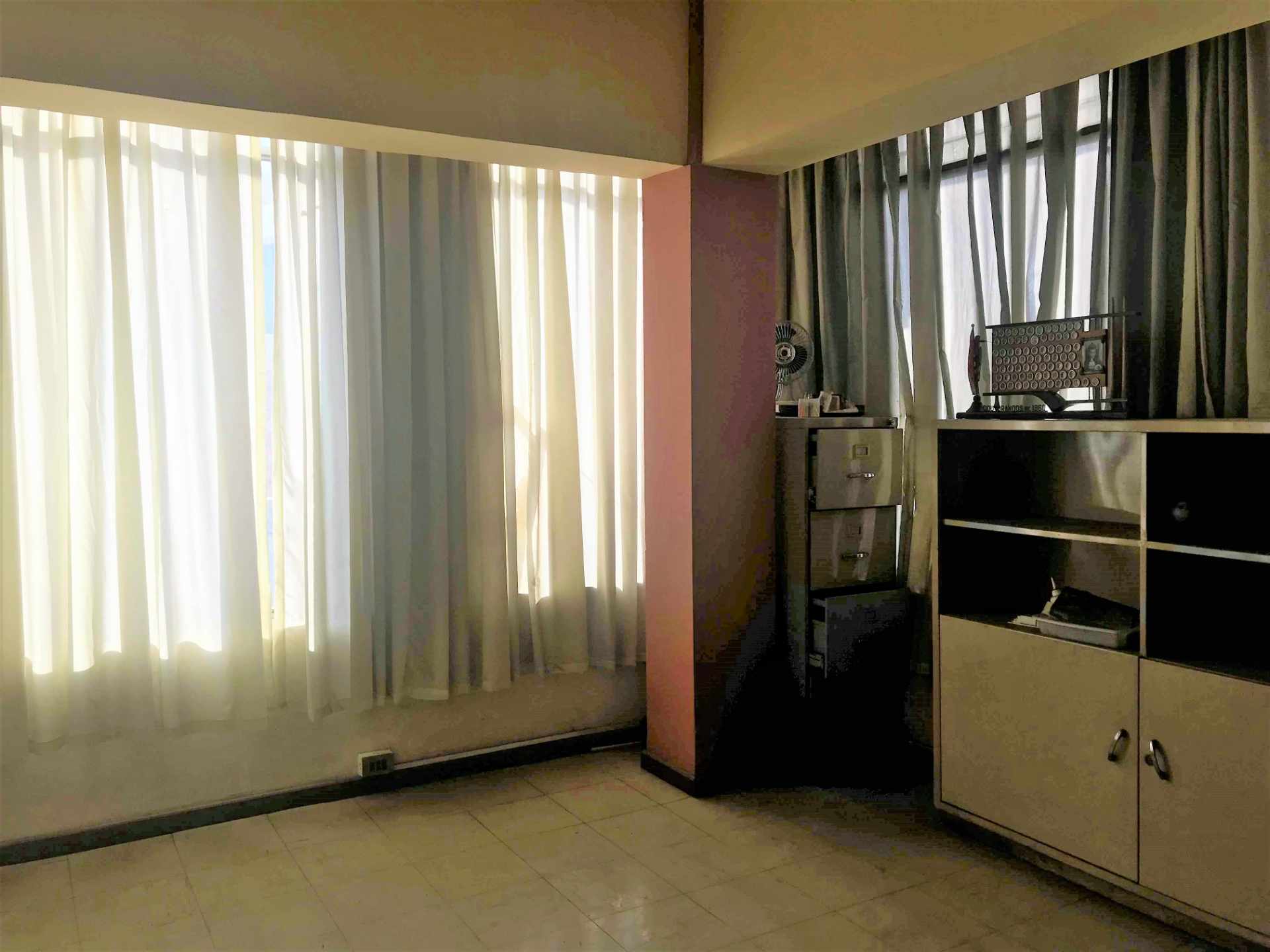 Oficina en VentaC. España entre Heroínas y Bolívar  4 dormitorios 1 baños  Foto 2