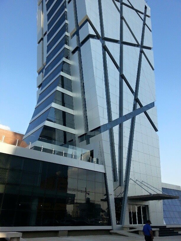 Oficina en AlquilerTorre de Negocios ALAS piso 8, Equipetrol Norte  Centro Empresarial Equipetrol. Av. Las Ramblas esquina los Cedros. Foto 7