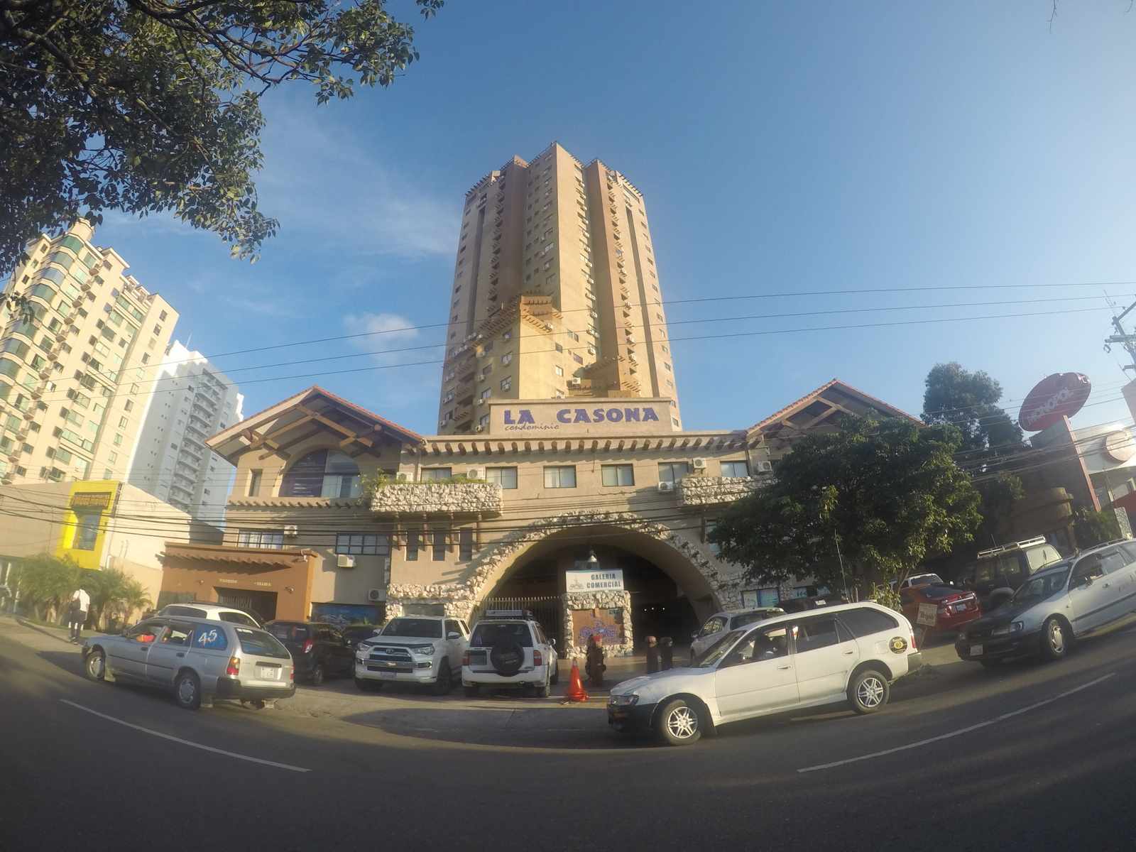 Departamento en VentaCondominio La Casona [2do. Anillo, frente a Colegio La Salle], Departamento de 1 dormitorio en venta con parqueo. [76.000$us.] 1 dormitorios 1 baños 1 parqueos Foto 1