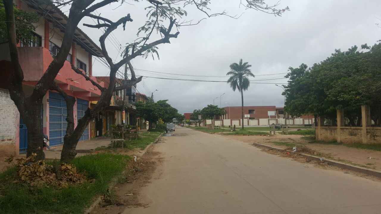 Casa en Entre 5to y 6to anillo Este en Santa Cruz de la Sierra 5 dormitorios 1 baños 2 parqueos Foto 6