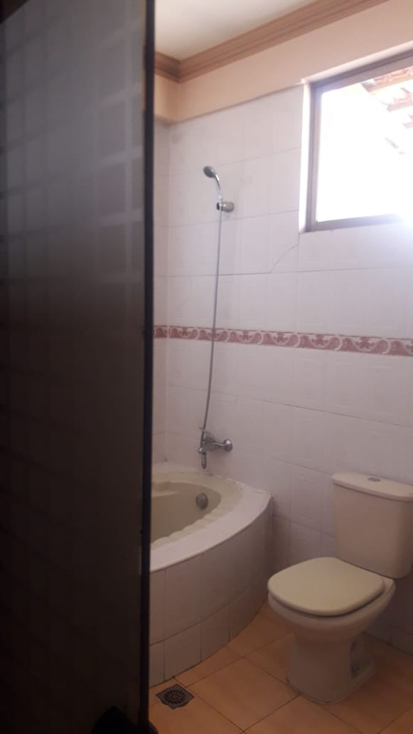 Casa en Queru Queru en Cochabamba 3 dormitorios 2 baños 3 parqueos Foto 5