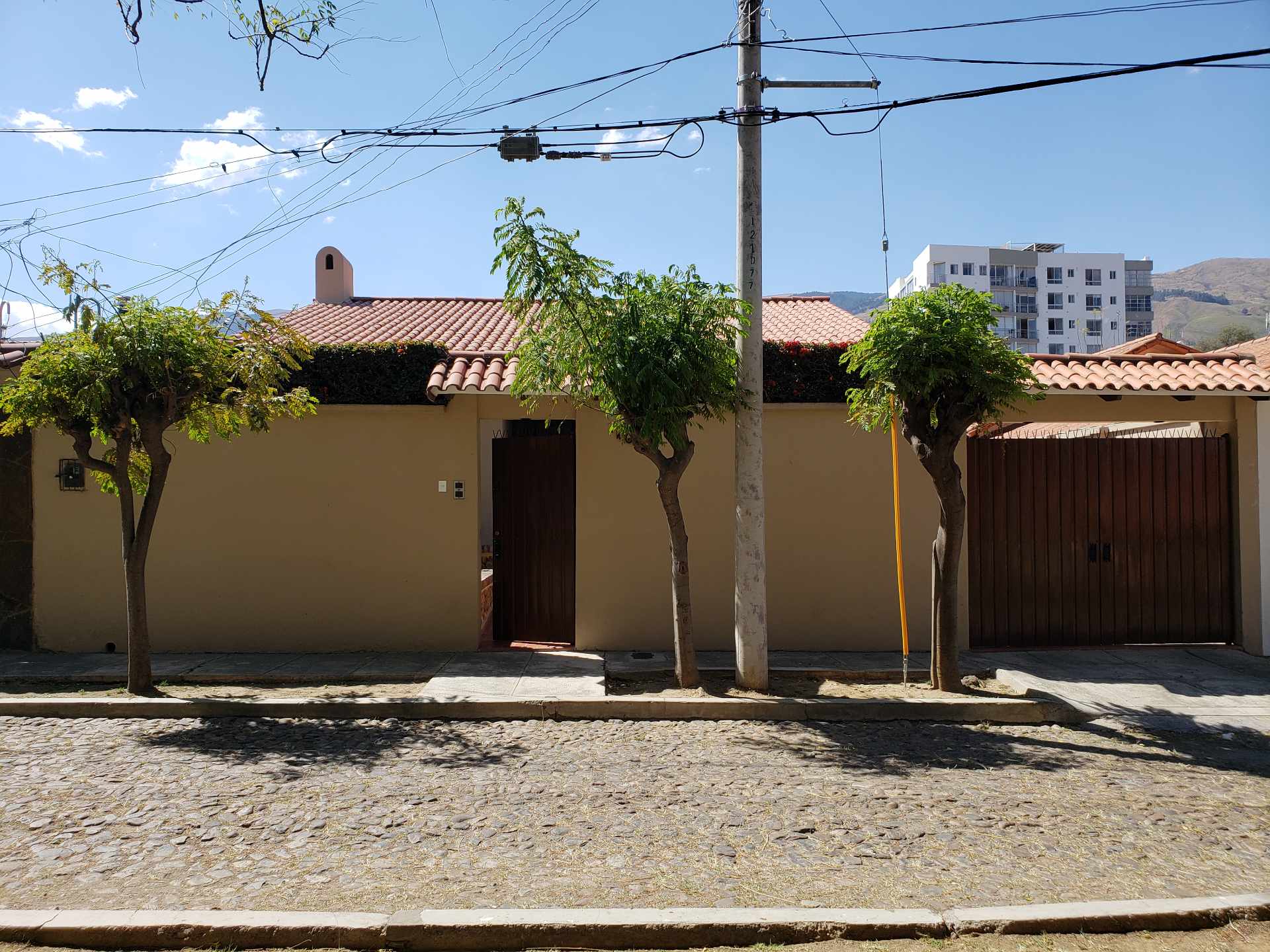 Casa en Aranjuez en Cochabamba 4 dormitorios 4 baños 5 parqueos Foto 8