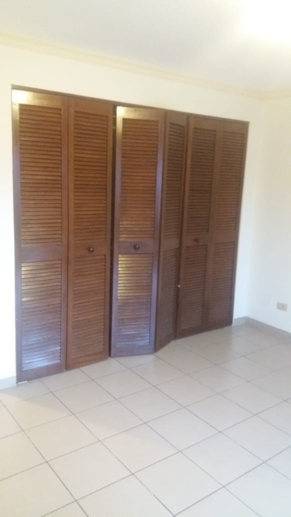 Casa ALQUILO CASA DE 2 PLANTAS, $US 700, DENTRO DE CONDOMINIO, ZONA NORTE 7MO ANILLO Foto 10