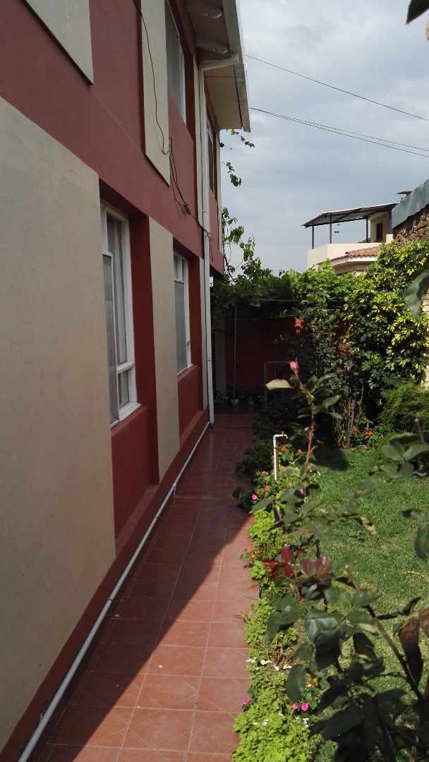 Casa en Tupuraya en Cochabamba 4 dormitorios 3 baños 1 parqueos Foto 11