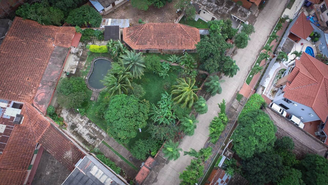 Terreno en VentaCALLE MEDARDO CHAVEZ, ZONA AV. BANZER    Foto 3