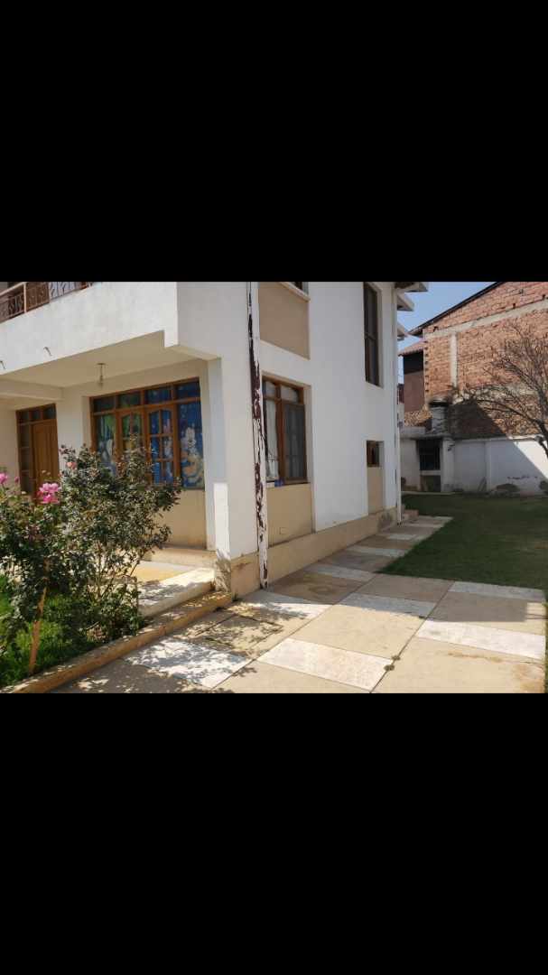 Casa en Sacaba en Cochabamba 4 dormitorios 2 baños 2 parqueos Foto 2