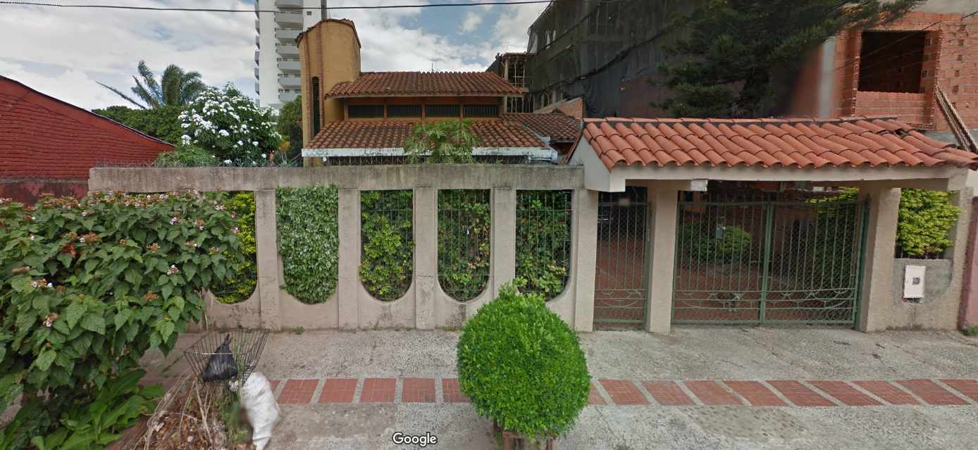 Casa Barrio Hamacas, calle Catuquiti, entre 3er y 4to anillo, frente a parte trasera de Colegio Saint George Foto 4